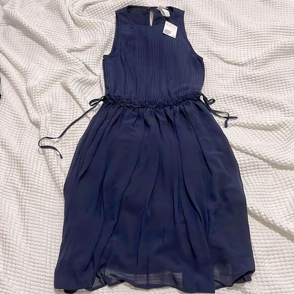 NWT- H&M - 4 & 6. - Picture 1 of 8